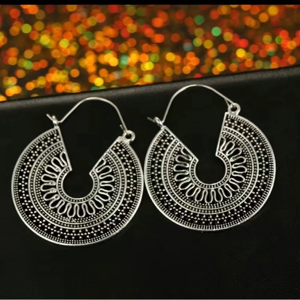 Vintage hollow metal drop‎ dangle earrings